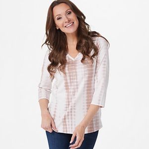 Belle by Kim Gravel three quarter sleeve V neck Tee